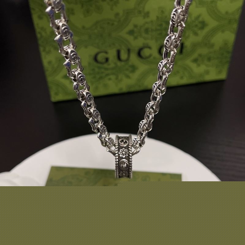 G*u*i necklaces